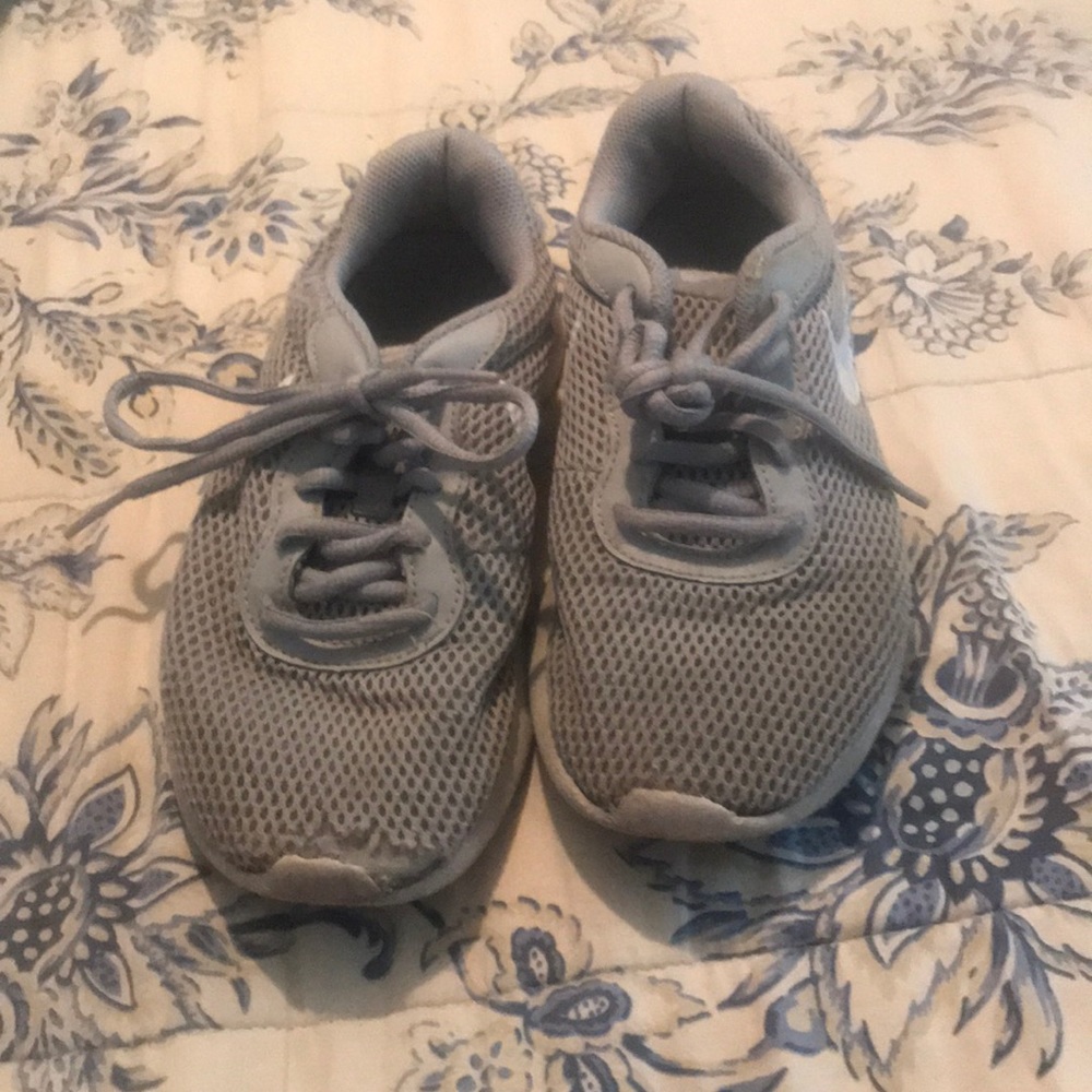 Kids Nike tennis shoes